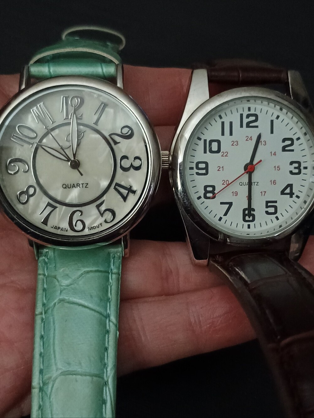 Vintage Quartz Ladies Mint Green Leather-Style Watch Needs Batteries